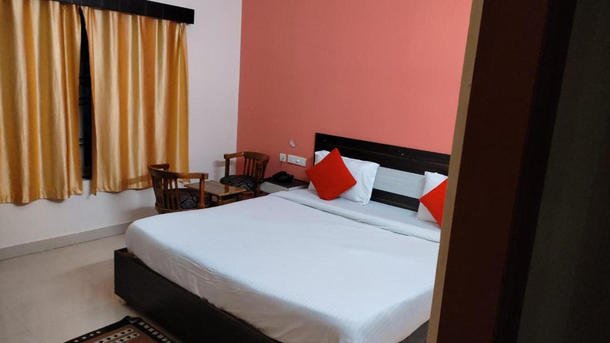 Goroomgo Blue Bell Bhubaneswar - Well Decorated Room -Wifi And Parking Facilities Available Exterior foto