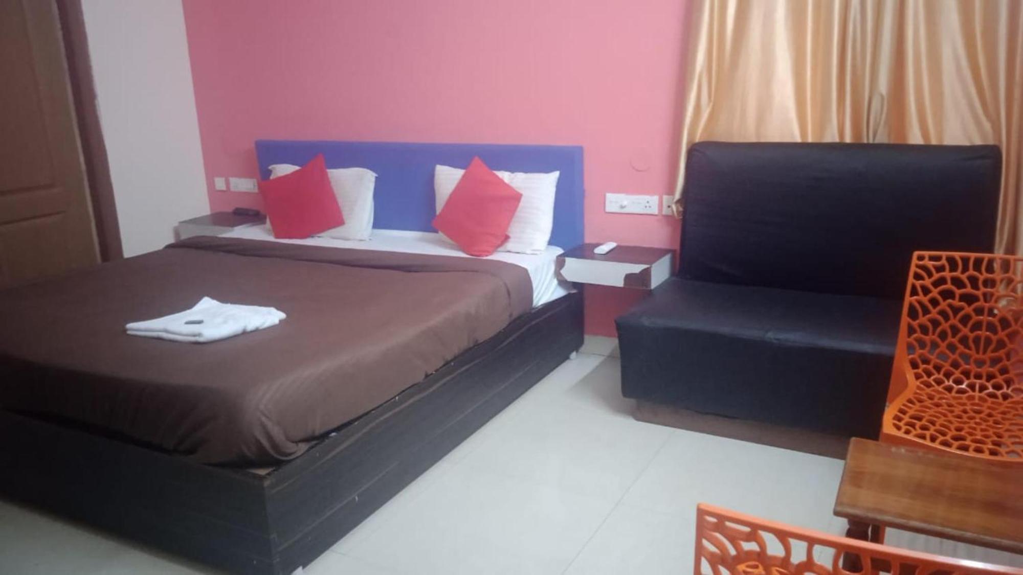 Goroomgo Blue Bell Bhubaneswar - Well Decorated Room -Wifi And Parking Facilities Available Exterior foto