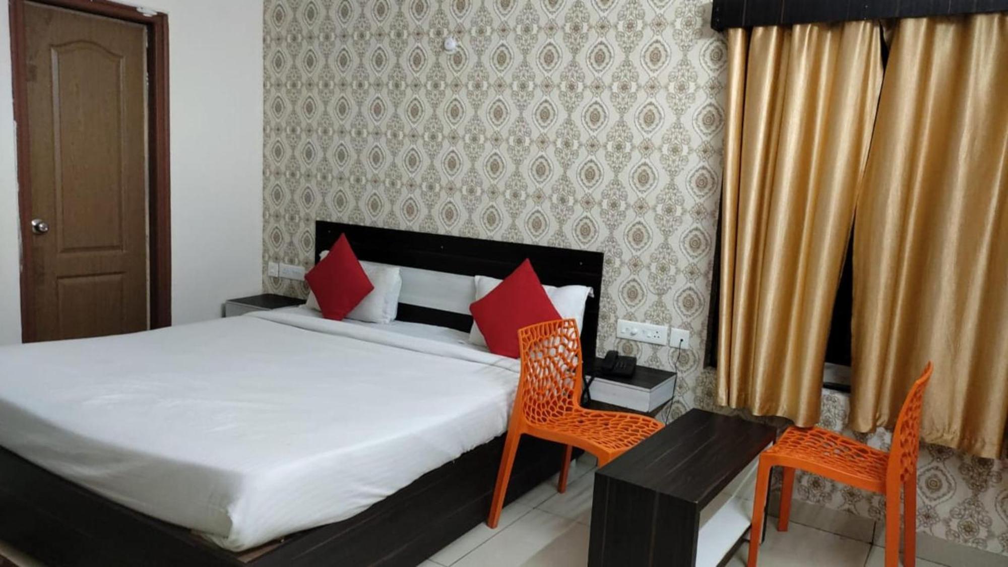 Goroomgo Blue Bell Bhubaneswar - Well Decorated Room -Wifi And Parking Facilities Available Exterior foto
