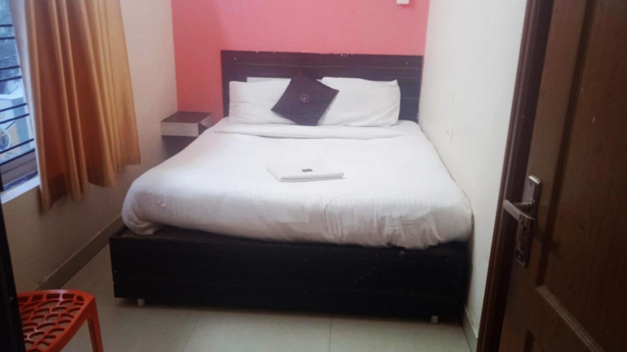 Goroomgo Blue Bell Bhubaneswar - Well Decorated Room -Wifi And Parking Facilities Available Exterior foto